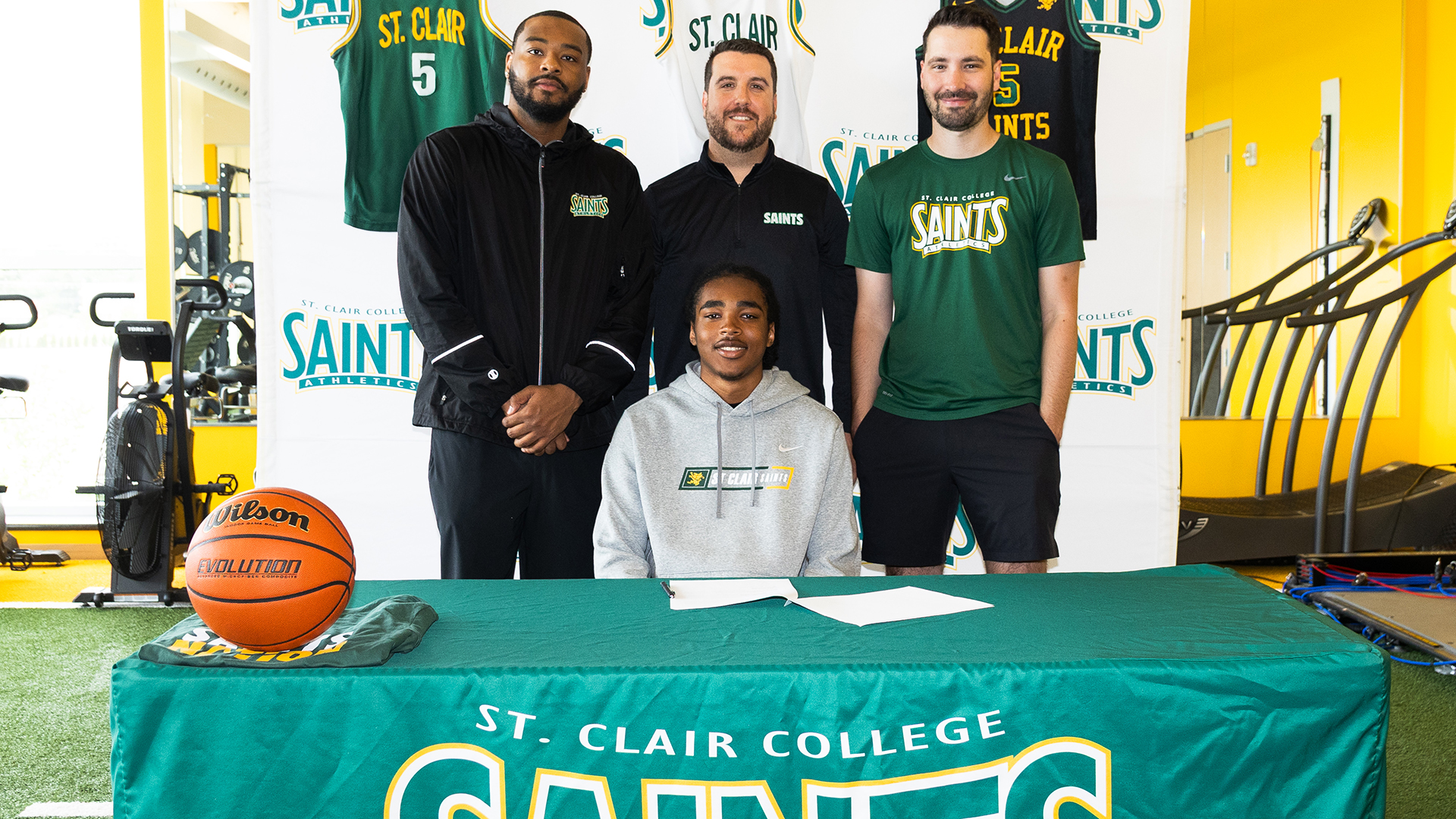 Men's Basketball Attract Slay from London