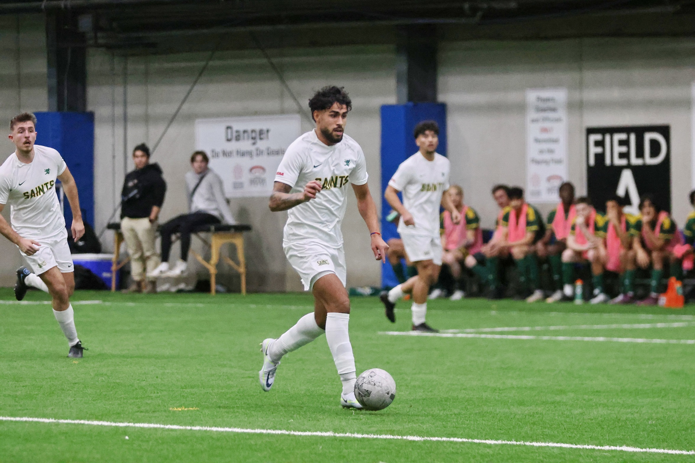 Men's Indoor Soccer Settle for 4th in Ontario